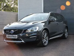 Grau Gebraucht 2017 Volvo V60 CC Pro Kombi | 18.999 € (Etwas zu teuer)