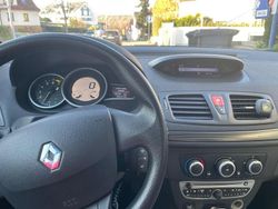 Weiß Gebraucht 2010 Renault Mégane Limousine | 3.500 € (Fairer Preis)