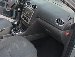 Grau Gebraucht 2005 Ford Focus Trend Kombi | 2.000 € (Fairer Preis)