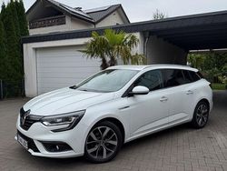 Weiß Gebraucht 2016 Renault Mégane III Bose Edition Limousine | 8.999 € (Etwas zu teuer)