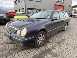 Schwarz Gebraucht 2003 Mercedes E240 Avantgarde Kombi | 1.499 € (Superpreis)