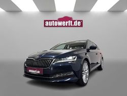 Plum blau metallic Gebraucht 2023 Skoda Superb Style Kombi | 32.990 € (Etwas zu teuer)
