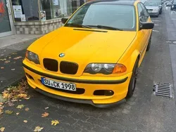 Gelb Gebraucht 1999 BMW 320 Limousine | 3.250 € (Fairer Preis)