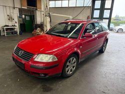 Rot Gebraucht 2001 VW Passat Kombi | 490 € (Superpreis)