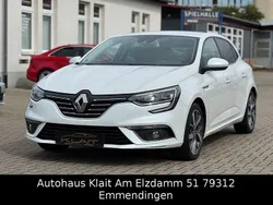 Weiß Gebraucht 2016 Renault Mégane IV Bose Edition Limousine | 10.490 € (Fairer Preis)
