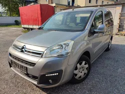 Grau Gebraucht 2017 Citroën Berlingo SELECTION Van / Kleinbus | 10.700 € (Fairer Preis)