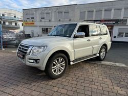 Weiß Gebraucht 2018 Mitsubishi Pajero Top SUV | 26.900 € (Etwas zu teuer)