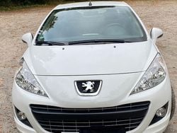 Weiß Gebraucht 2011 Peugeot 207 CC Premium Cabrio | 6.299 € (Etwas zu teuer)