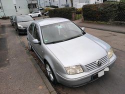 Blau Gebraucht 2004 VW Bora Comfortline Limousine | 1.500 € (Fairer Preis)