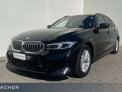 Saphirschwarz Gebraucht 2024 BMW 318 Shadowline Kombi | 34.249 € (Fairer Preis)