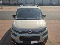 Grau Gebraucht 2018 Citroën Berlingo XTR Van / Kleinbus | 12.800 € (Fairer Preis)