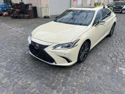 Gelb Gebraucht 2024 Lexus ES300 Limousine | 39.000 € (Superpreis)