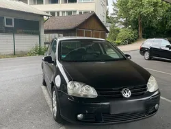 Schwarz Gebraucht 2006 VW Golf V Kleinwagen | 2.400 € (Fairer Preis)
