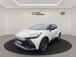 Platinum weiß perleffekt / dach schwarz Gebraucht 2023 Toyota C-HR Team SUV | 33.888 € (Teuer)