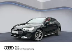 Mythosschwarz metallic Gebraucht 2025 Audi A3 Sportback S-Line Limousine | 39.290 € (Guter Preis)