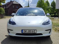 Weiß Gebraucht 2023 Tesla Model 3 Long Range Limousine | 34.900 € (Teuer)