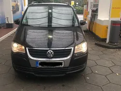 Schwarz Gebraucht 2009 VW Touran Van / Kleinbus | 3.899 € (Fairer Preis)