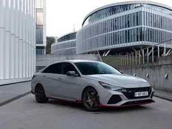 Grau Gebraucht 2022 Hyundai Elantra Limousine | 25.999 €
