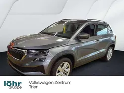 Graphitegrau metallic Gebraucht 2024 Skoda Karoq Selection SUV | 31.980 € (Fairer Preis)