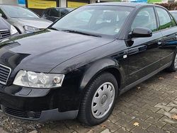Schwarz Gebraucht 2001 Audi A4 Attraction Limousine | 2.000 € (Fairer Preis)