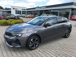 Grau Gebraucht 2024 Opel Astra GS Line Limousine | 23.900 € (Fairer Preis)