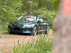 Blau Gebraucht 2016 Skoda Superb Kombi | 18.000 €