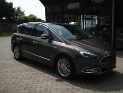 Nocciolabraun (metallic) Gebraucht 2017 Ford S-MAX Vignale Van / Kleinbus | 20.990 € (Guter Preis)