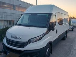 Weiß Gebraucht 2022 Iveco Daily Limousine | 29.750 €