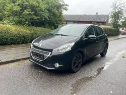 Schwarz Gebraucht 2013 Peugeot 208 Kleinwagen | 4.750 € (Etwas zu teuer)