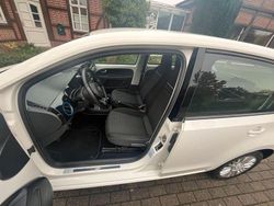 Weiß Gebraucht 2014 VW up! Cup Kleinwagen | 5.990 € (Fairer Preis)