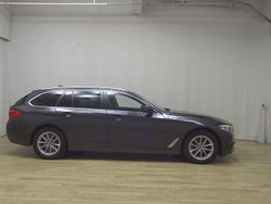 Grau Gebraucht 2020 BMW 520 Sport Line Kombi | 20.480 €
