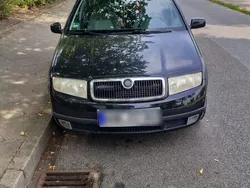 Schwarz Gebraucht 2000 Skoda Fabia Limousine | 850 € (Guter Preis)