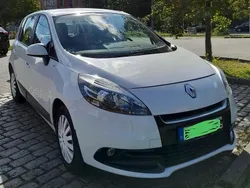 Weiß Gebraucht 2012 Renault Scénic III Authentique Van / Kleinbus | 6.900 € (Fairer Preis)