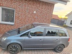 Grau Gebraucht 2006 Opel Zafira Van / Kleinbus | 3.300 € (Etwas zu teuer)