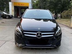 Schwarz Gebraucht 2017 Mercedes 200 Kleinwagen | 11.000 €