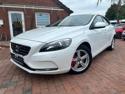 Weiß Gebraucht 2015 Volvo V40 You! Kombi | 11.300 € (Fairer Preis)