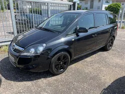 Schwarz Gebraucht 2014 Opel Zafira Family Van / Kleinbus | 6.499 € (Fairer Preis)