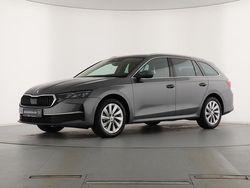 Graphitegrau metallic Gebraucht 2024 Skoda Octavia Selection Kombi | 27.889 € (Superpreis)