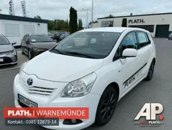 Weiß Gebraucht 2011 Toyota Verso Life Van / Kleinbus | 8.490 € (Teuer)