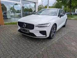 Ice white, solid Gebraucht 2020 Volvo V60 R-Design Kombi | 37.490 € (Etwas zu teuer)