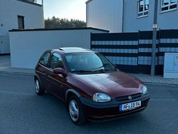 Rot Gebraucht 1996 Opel Corsa Kleinwagen | 850 € (Guter Preis)