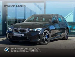 Black sapphire metallic Gebraucht 2024 BMW 320 M Sport Kombi | 42.720 € (Fairer Preis)