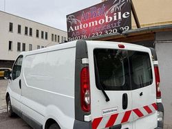 Weiß Gebraucht 2010 Opel Vivaro Van | 3.950 € (Etwas zu teuer)