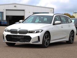 Mineralweiss metallic Gebraucht 2024 BMW 330 M Sport Kombi | 37.890 €
