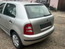 Silber Gebraucht 2004 Skoda Fabia Classic Limousine | 2.000 € (Fairer Preis)