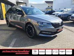 Graphitegrau metallic Gebraucht 2024 Skoda Superb SportLine Kombi | 43.990 € (Teuer)