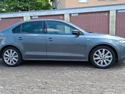 Grau Gebraucht 2012 VW Jetta Match Limousine | 7.200 € (Etwas zu teuer)