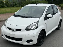 Weiß Gebraucht 2012 Toyota Aygo Cool Kleinwagen | 3.000 € (Superpreis)