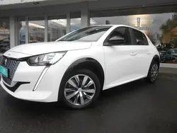 Weiss Gebraucht 2022 Peugeot e-208 Active Kleinwagen | 15.990 € (Fairer Preis)