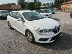 Weiß Gebraucht 2017 Renault Mégane IV Life Limousine | 9.500 € (Fairer Preis)